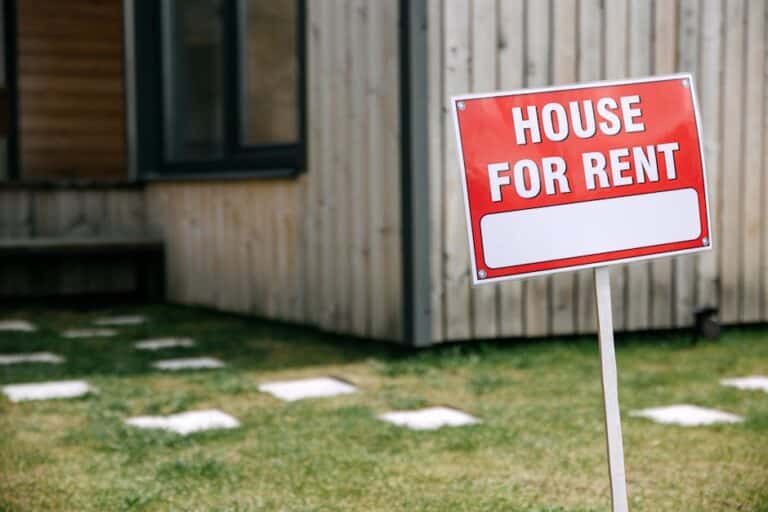 10 Renter-Friendly Soundproofing Ideas to Quiet Your Apartment Without Losing Your Deposit